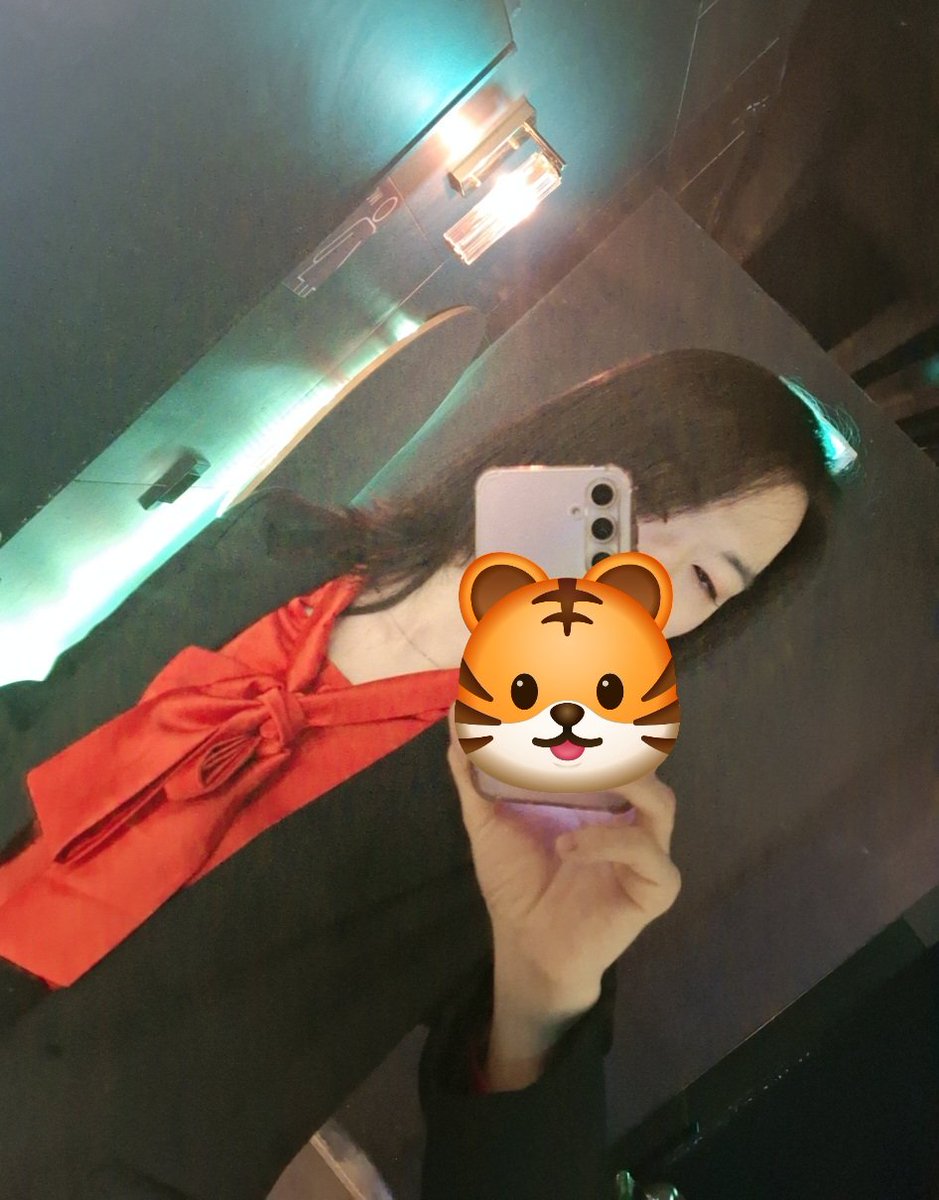 린 코.출.완
오늘은 발렌타인이라 빨간색 블라우스를 입었어요!
달콤한 발렌타인..사랑이싹트는 코르셋으로 한잔하러오세요~
#강남 #선릉 #시디 #시디바 #젠더 #젠더바 #여장 #여장바 #코르셋 #코삼 
#CD #CD바