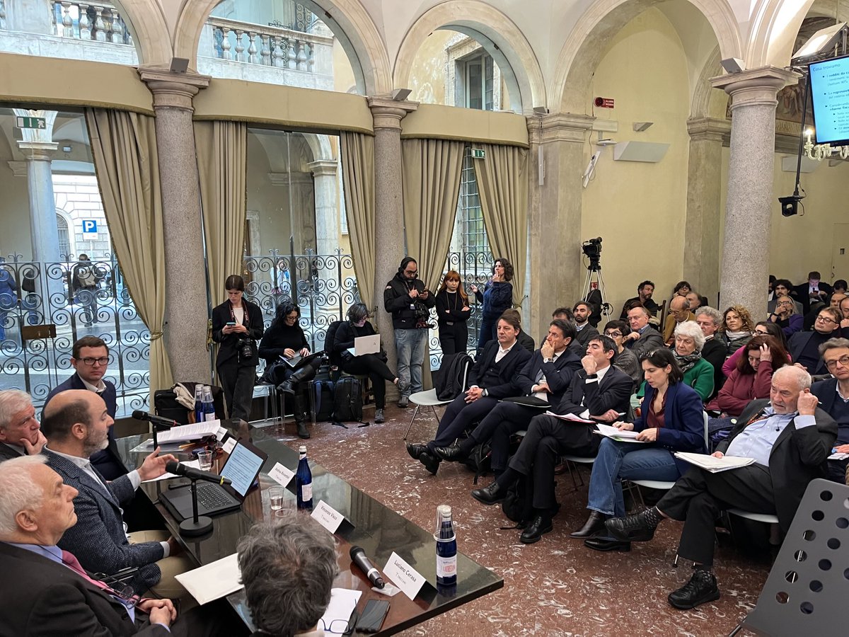 “Serve avere il coraggio delle parole, serve tornare a parlare di patrimoniale”
⁦⁦<a href="/AndreaRoventini/">Andrea Roventini</a>⁩
Applausi in sala.