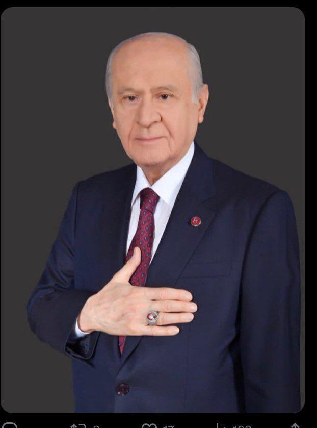Milletini selamlarken elini üstüne koyduğu kalbi, Devleti ve Milleti için atmaya devam edecek…
Liderimiz, Beyimiz, Türk Devletinin, Türk Milletinin “Kalbi ve Atar damarı”…
Hamdolsun…
Geçmiş olsun…