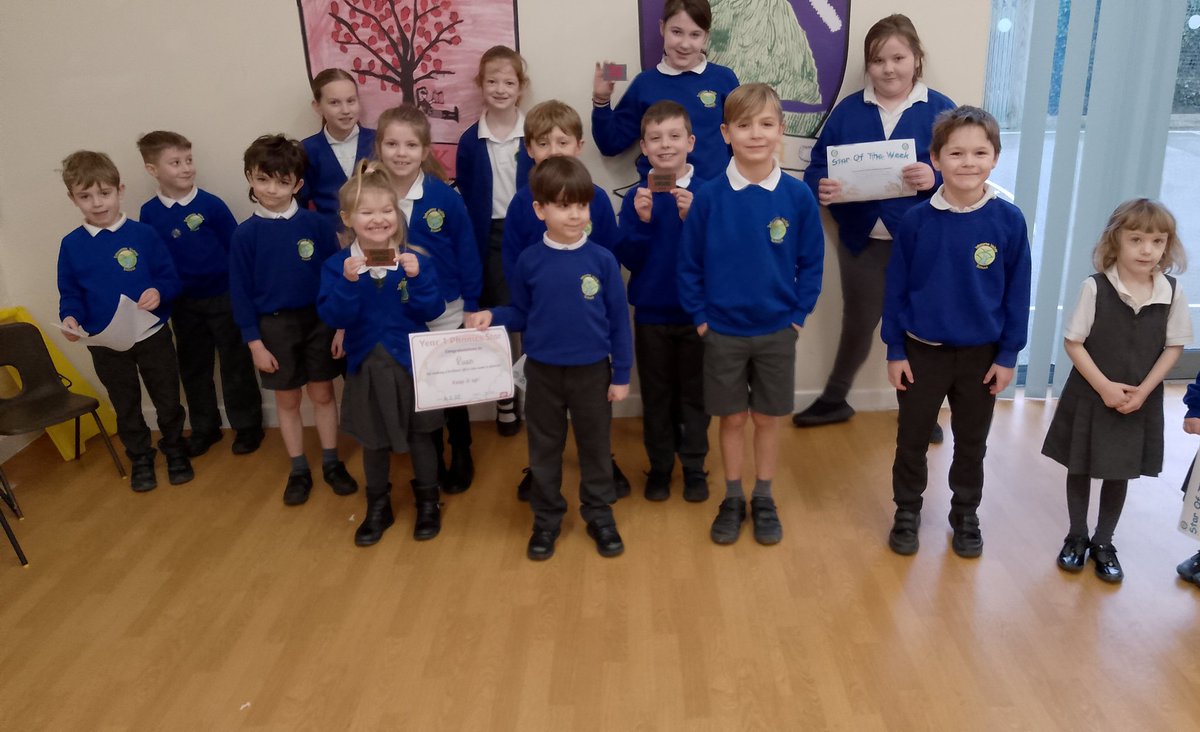 IVSchool's tweet image. Well done everyone on their awards 😁