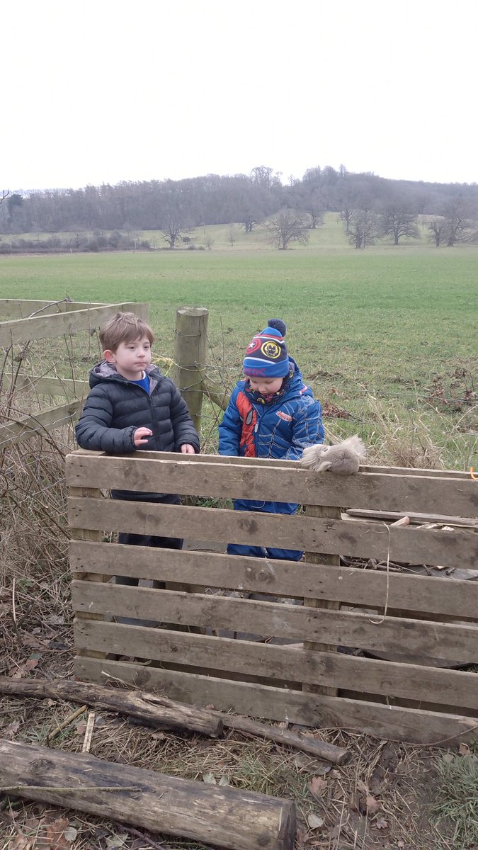 IVSchool's tweet image. A 'constructive' afternoon finished off with s'mores for Avon Class 🍪