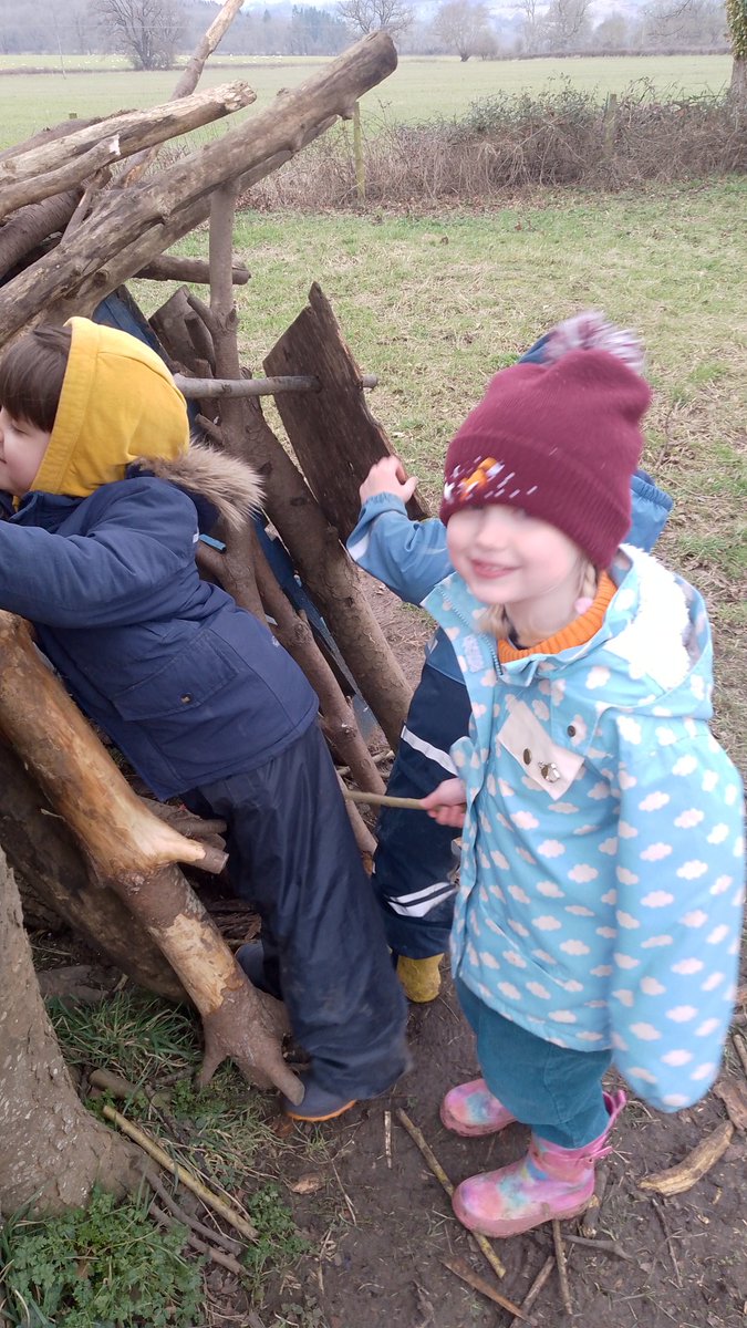 IVSchool's tweet image. A 'constructive' afternoon finished off with s'mores for Avon Class 🍪