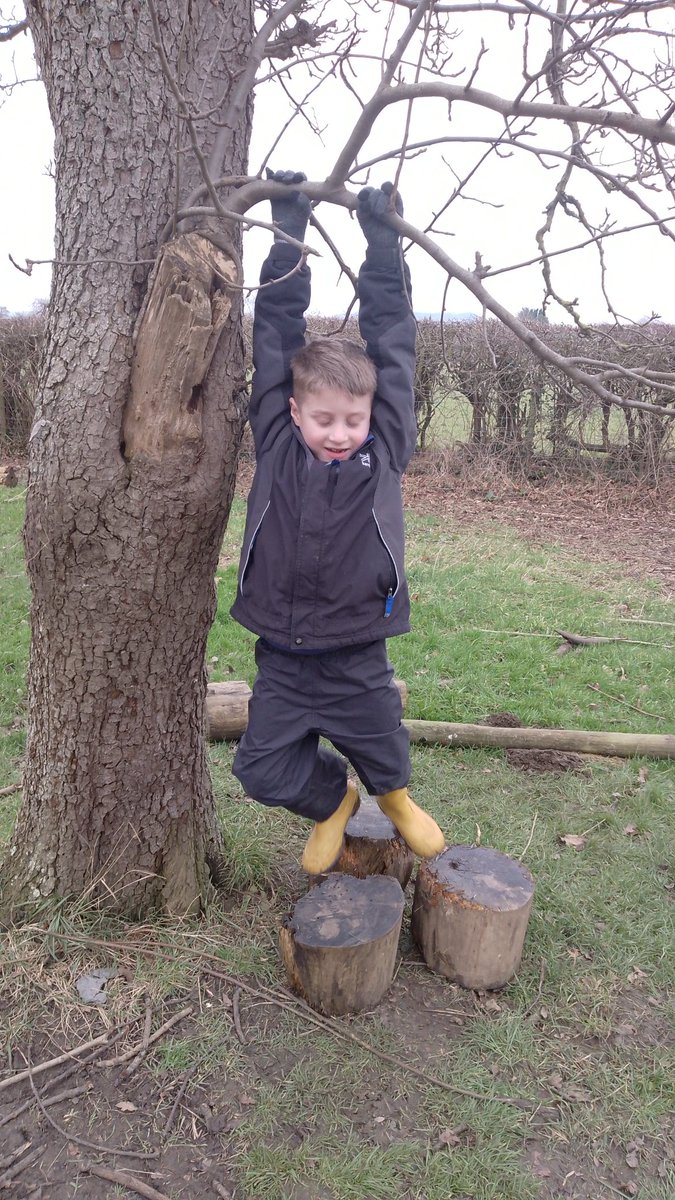 IVSchool's tweet image. A 'constructive' afternoon finished off with s'mores for Avon Class 🍪