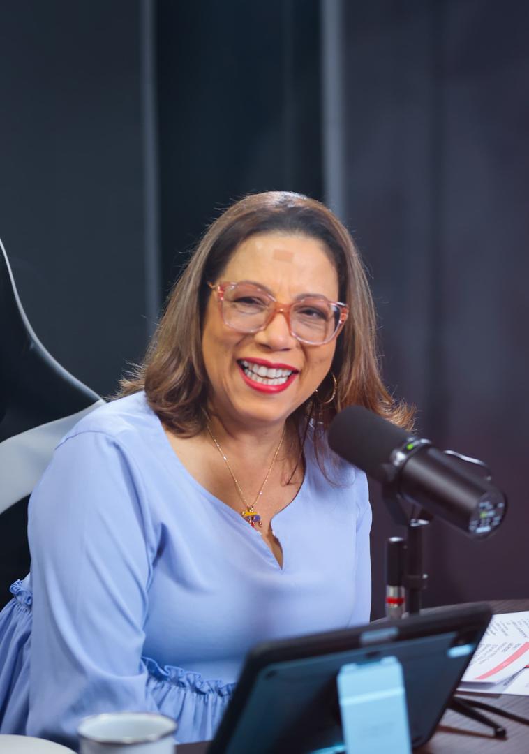 #EnVivo <a href="/TaniaPsuv/">Tania Valentina Díaz</a>: Hablando de amor, es el amor lo que nos mantiene cohesinado como país; y es el piso que nos hace salir adelante.

#11AñosConChávezSiempre #14Feb