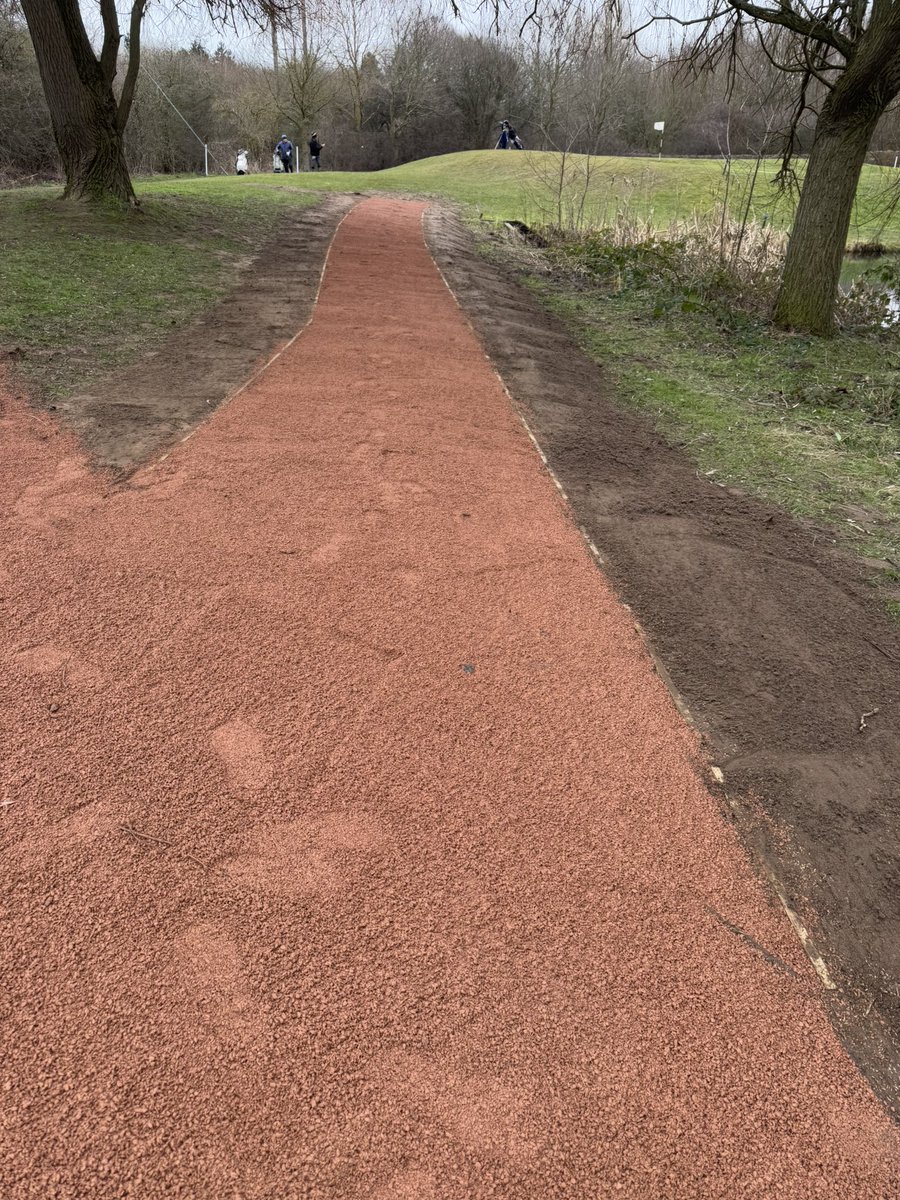 Walk off path on the 2nd now completed by the team, with it looking so much better now !
Enjoy and have a great weekend ⛳️