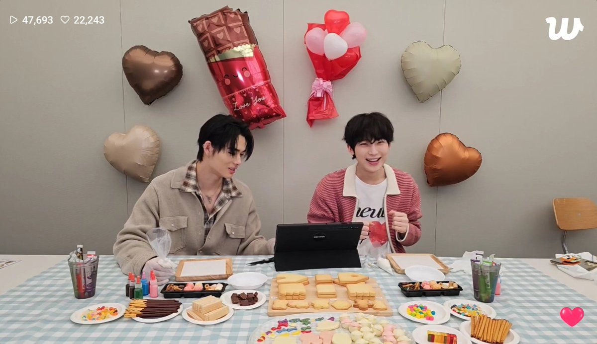달 tweet media