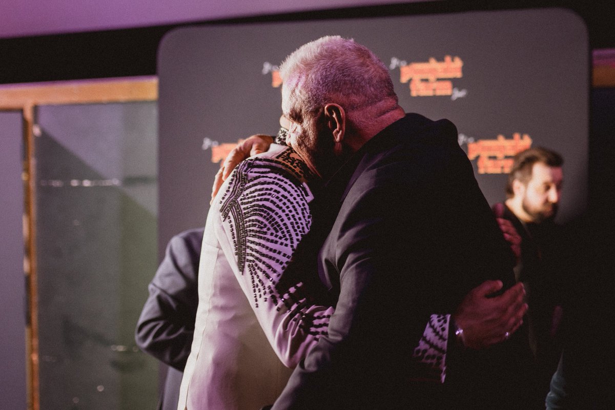 Its A Punjabi Farm Innit (@itsapunjabifarm) on Twitter photo A man, a Legend, a Friend.
What an honour it was to have <a href="/BigJoeEgan/">Big Joe Egan</a> introduce our story to the audience🍓
Thank you so much Big Joe, for all the support and friendship over the years. You are a true friend!
#BigJoeEgan #itsapunjabifarminnit #premier #friendship #ourstory A man, a Legend, a Friend.
What an honour it was to have <a href="/BigJoeEgan/">Big Joe Egan</a> introduce our story to the audience🍓
Thank you so much Big Joe, for all the support and friendship over the years. You are a true friend!
#BigJoeEgan #itsapunjabifarminnit #premier #friendship #ourstory