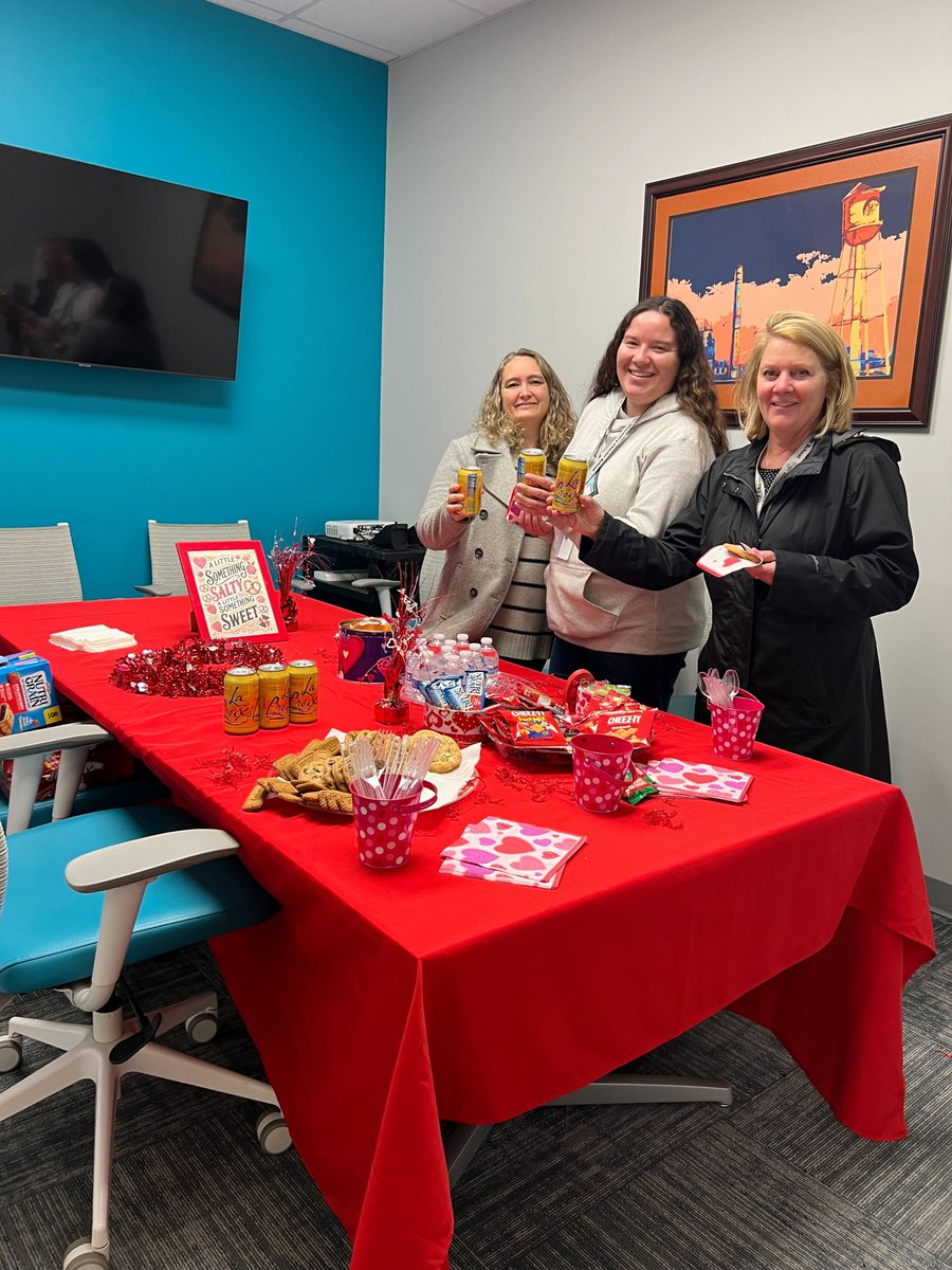 DiscoveryDurham's tweet photo. HAPPY VALENTINE'S DAY from Discovery Charter School! 🧡 🥰 We've  been celebrating with sweet treats and thoughtful notes courtesy of our amazing PTO, as well as pep rallies recognizing student academic growth and winter athletes.💙💯🫶😄 https://t.co/YGosPaFuyq