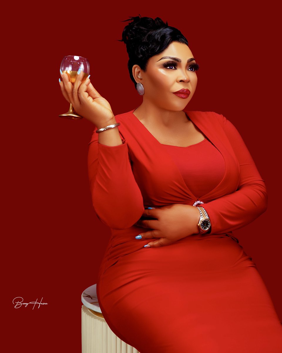 benny_hosea1's tweet photo. ROSES ๐น AND WINE ๐ท
๐ธ @benny_hosea
.
.
#bennyhosea #finewine #rosesandwine #valentine #redonred #happybalentinesday #lagos #africa #atlanta #spreadlove #lightcameraaction #bookyourshoot #creativeinlagos #fyp #postoftheday https://t.co/6rCFkBfU2D