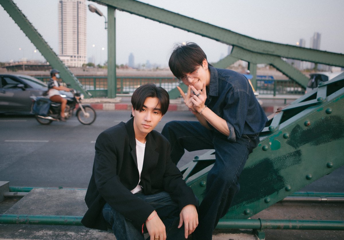 leeyachannie's tweet photo. Just Perth and his cute little silly boyfriend 😭🤏🏻 

1st VALENTINE WITH PERTHSANTA
#วาเลนไทน์นี้ไม่เหงาเพราะเรามีเพิร์ธแซนต้า
#PerthSanta https://t.co/4ttdwqrxqk