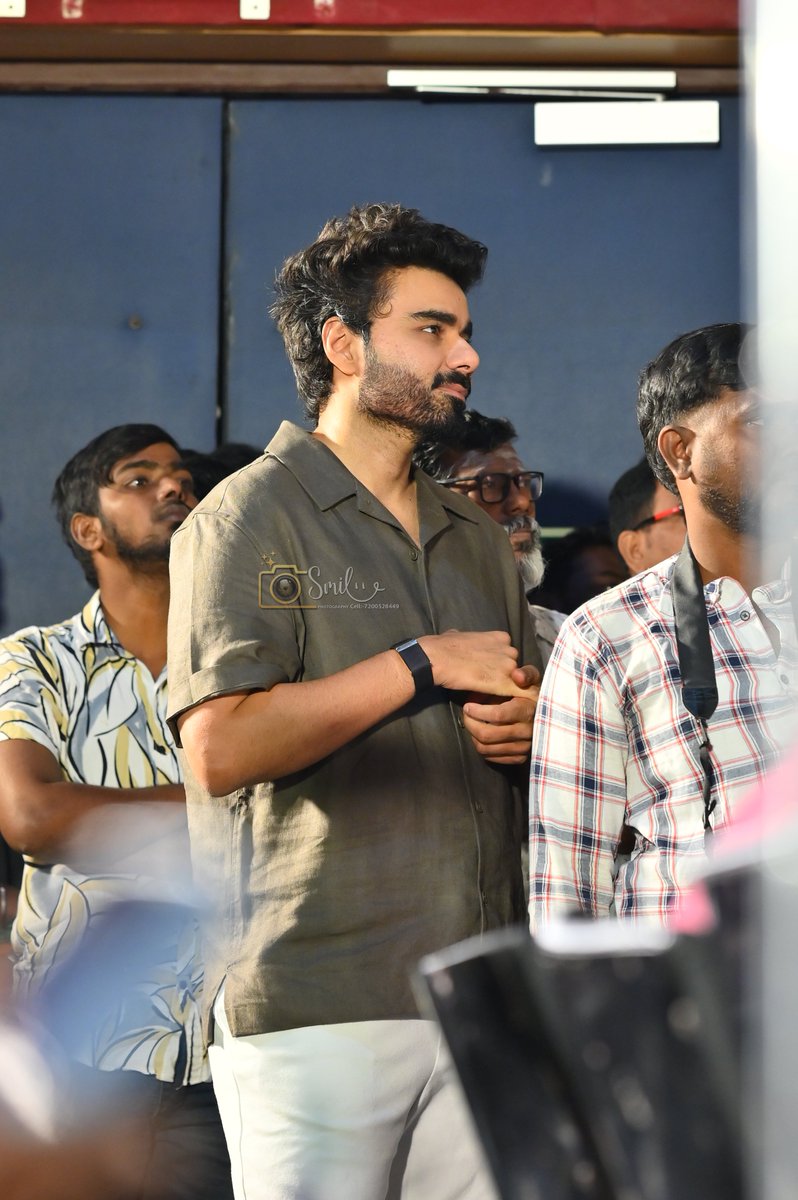 Smileymediaoff's tweet photo. Candids, laughter, and a whole lot of memories at the #NEEK Audio Launch! 😍
❤️✨ @theSreyas Anna..
#NEEKAudioLaunch
#NEEKFromFeb21
#DD3 #NilavukkuEnmelEnnadiKobam
A @dhanushkraja Directorial 🎬
A @gvprakash musical 🎶
#Dhanush
@DirectorS_Shiva @B_RAJA_ @Chowdrey_ https://t.co/bP297Z5WGo