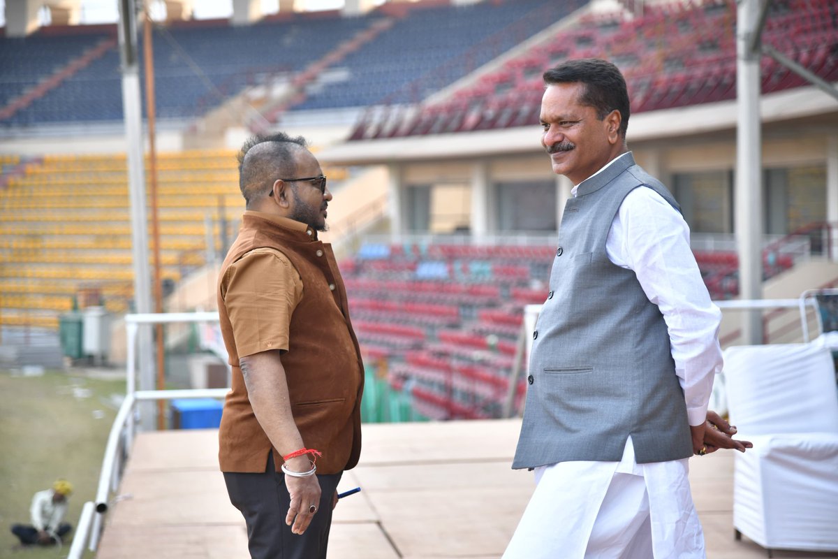 TheAshokSinghal's tweet image. Assam is gearing up for #JhumoirBinandini.

Visited Sarusajai Stadium today with my Cabinet Subcommittee colleagues Shri @Pijush_hazarika &amp;amp; Shri @rupeshgowala, along with senior police &amp;amp; administrative officials, to review preparations for this historic event.

@himantabiswa…