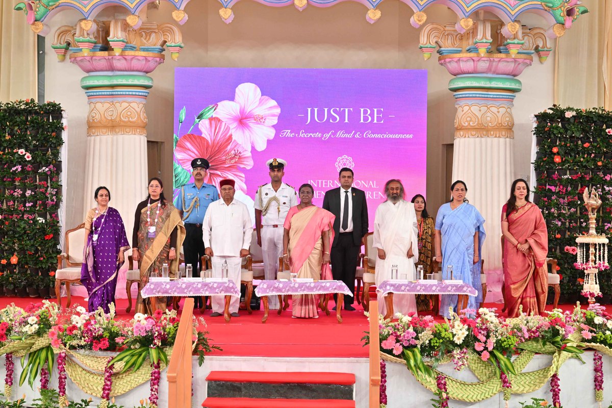 rashtrapatibhvn's tweet photo. President Droupadi Murmu graced the inaugural session of the International Women’s Conference of the Art of Living at Bengaluru. The President urged every woman to gather courage, dream big and utilize all her strength and potential to achieve her dreams. https://t.co/By39WmFJlN