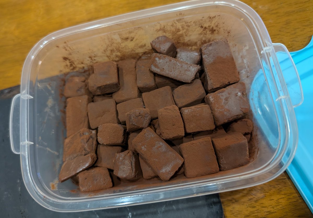 Michael_mfmf's tweet photo. 作業工程簡単すぎる生チョコ https://t.co/sIdNxXNj0M