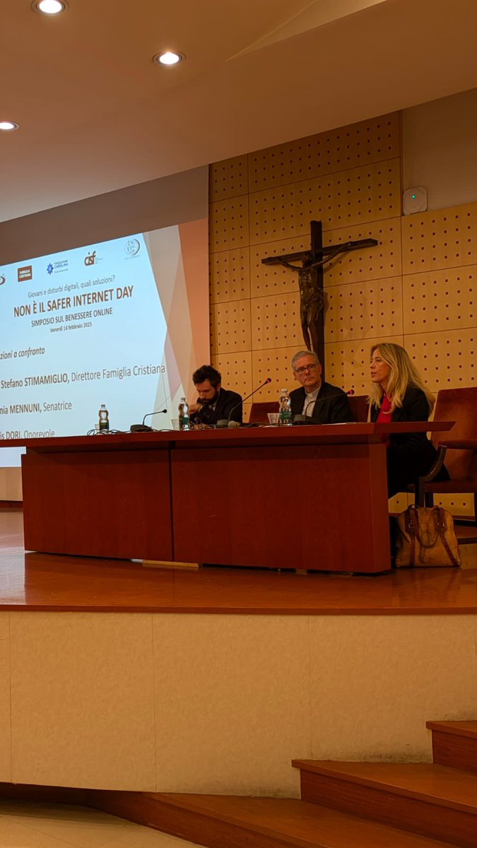 MennuniLavinia's tweet photo. Non è il safer internet day.
Oggi con Fondazione Carolina, San Paolo, Famiglia Cristiana, CISF, UCSI per questo simposio per il benessere online.
Con Psichiatri, esperti e le principali piattaforme di media sociale per dibattere sulla tutela dei minori nel digitale.
#cyberjoy https://t.co/Ghgm6506DA