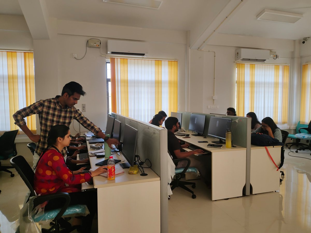 IIMC_India's tweet image. Stills from the week-long workshop on &apos;#EmergingTechnologies&apos; by IIIT, Pala at IIMC Kottayam (@iimckottayam).