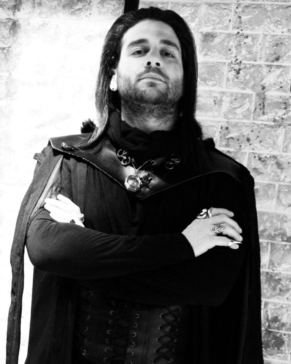 1 año sin usted, pero siempre en nuestros corazones. Le amamos Sr.Black 🐍💚

Hoy dejamos algunas fotos de una sesión que hicimos en su día, y de las que usted estaba muy orgulloso.