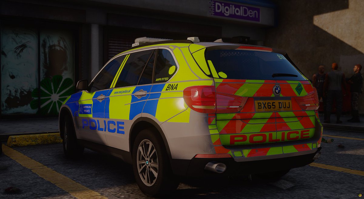 UL_MO19's tweet photo. One of our older BMW X5 F15 marked ARV seen parked up down the road from a declared firearms incident. Picture taken by a local spotter. #FiveM #urbanlondon https://t.co/B6kPjpaULO