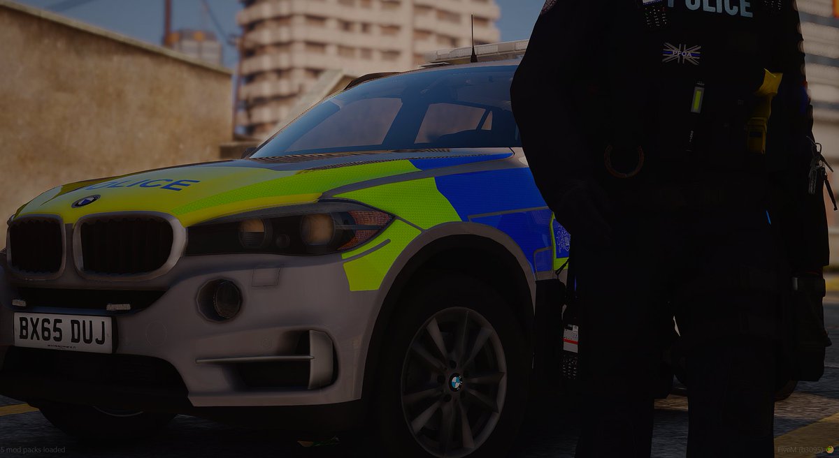 UL_MO19's tweet photo. One of our older BMW X5 F15 marked ARV seen parked up down the road from a declared firearms incident. Picture taken by a local spotter. #FiveM #urbanlondon https://t.co/B6kPjpaULO