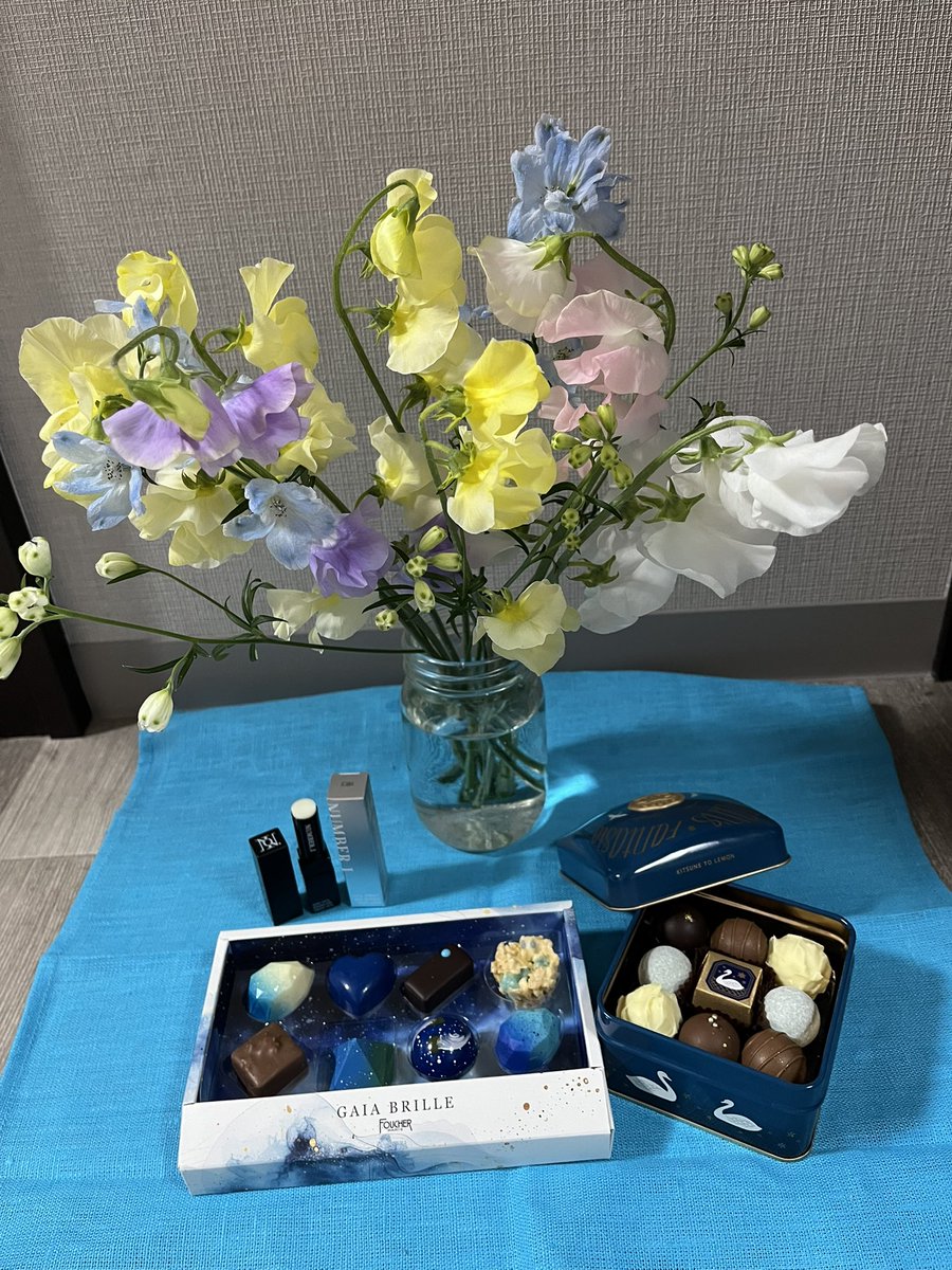 VAD_H0807J0707K's tweet image. バレンタインデー💌
紫耀くん、じんくん、岸くん
いつもありがとう♥️🩵💜
盛りだくさんの写真になっちゃった🤭
スィートピーの華やかな香り
チョコレートの甘い香り
#iLip のベルガモットの香り
#Beautiful_Flowerを届けよう