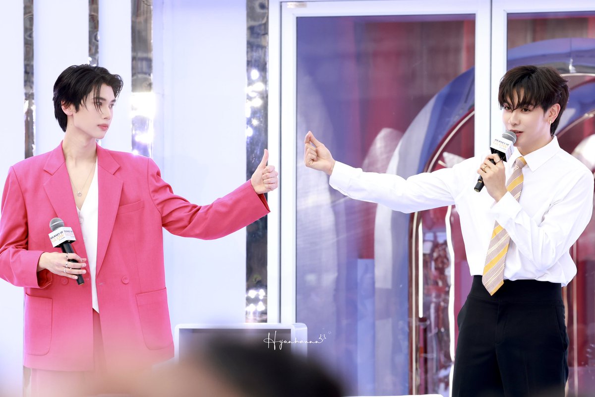 Hyunhannn_Yuh's tweet image. 250214📸

👍🏻VS🫰🏻

GALDERMA x JOONGDUNK
#JourneyofGLOW 
#Galderma
#GlowThroughLife 
#SkinThatFeelsLikeYouAgain 
#AestheticsByGaldermaThailand
#จุงดัง #JoongDunk
@dunknatachai #dunknatachai 
@ChenRcj #จุงอาเชน