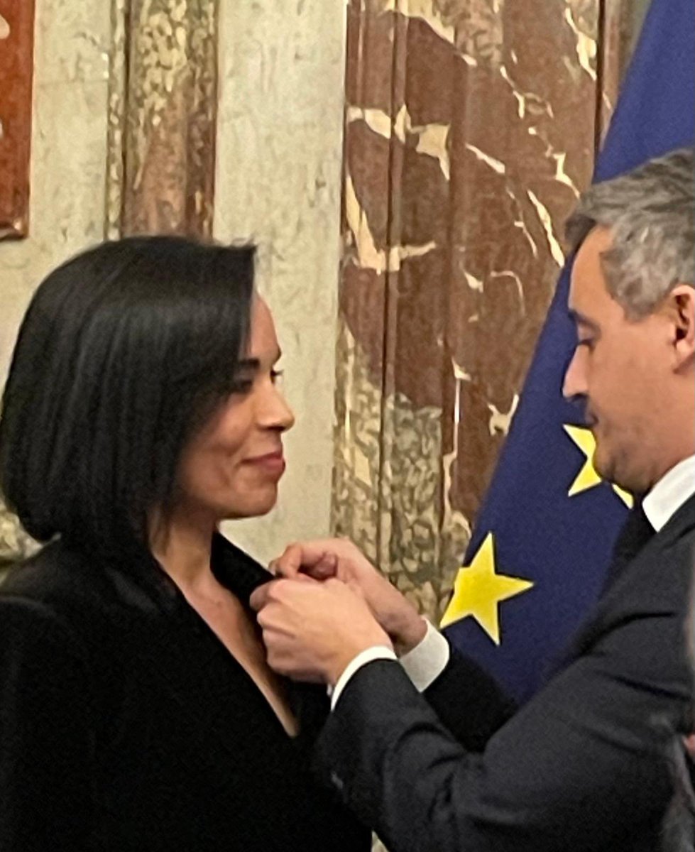 Salima_Saa's tweet photo. Très honorée d’avoir été décorée Chevalier de l’Ordre national de la Légion d’Honneur par le Ministre d’Etat, Garde des Sceaux @GDarmanin, en présence de toutes celles et tous ceux qui ont compté pour moi. 

Vive la République, vive la France ! 🇫🇷 https://t.co/CAfRTRN1Ck