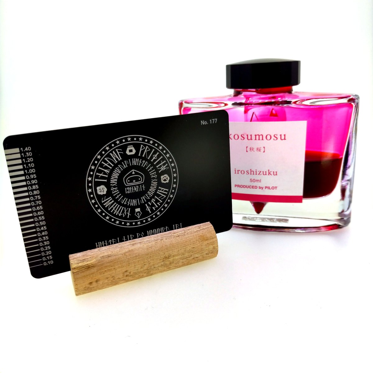 Penguindou_2022's tweet image. 字幅が測れるクラックゲージが新仕様に！柄が変わった！黒版がシリアル入りになって、統一されました✨よろしくお願いいたします☕
penguindou.base.shop