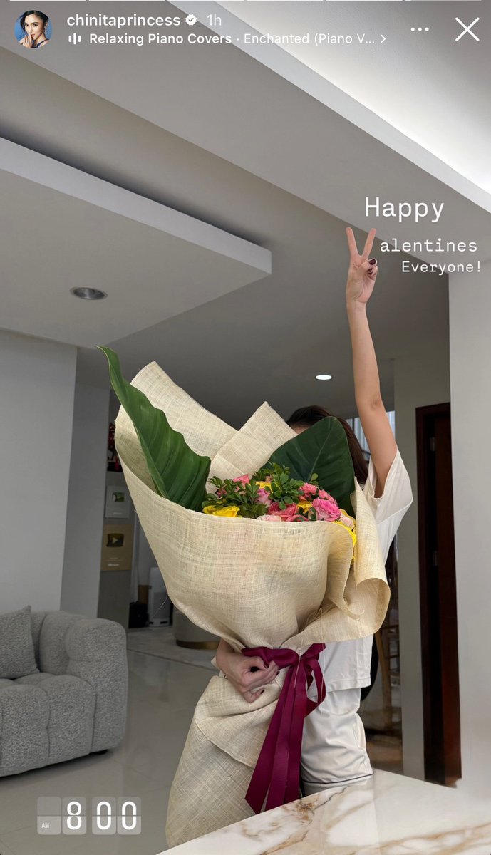 tribunephl's tweet photo. MAY PA-FLOWERS SI BOSS PAULO KAY KIMBERLY 💐

Actress Kim Chiu shared on Instagram the bouquet of flowers she received from Paulo Avelino on Valentine’s Day.

In her post, Kim gave a glimpse of the beautiful arrangement, expressing appreciation for the sweet gesture from the actor. | Kiko Escuadro

#KimChiu #PauloAvelino #KimPau #ValentinesDay #DailyTribune