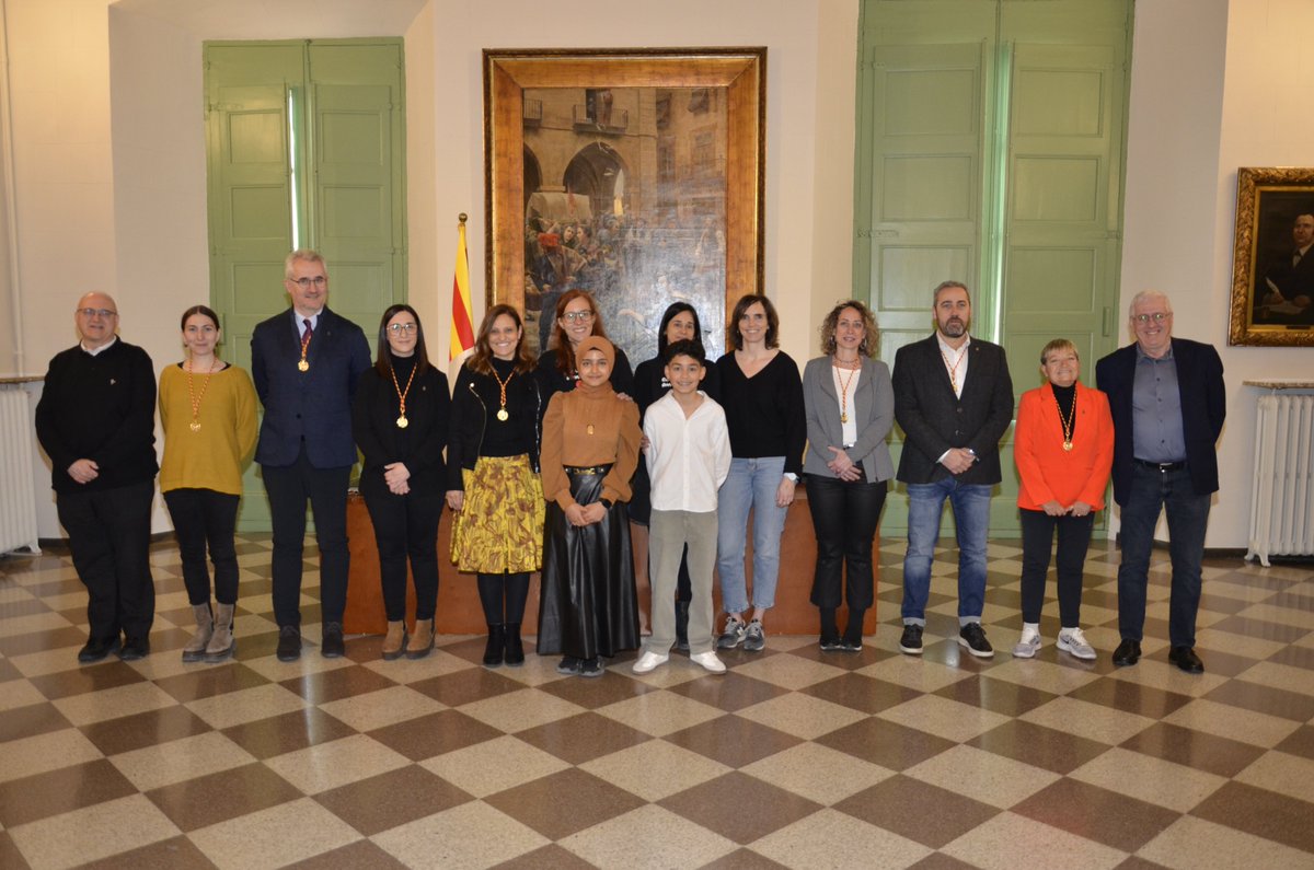 🕯️ El Saló de Sessions de l’Ajuntament ha acollit aquest matí el pregó infantil de la Festa de la Llum. Enguany, l’alumnat de l’escola Sant Ignasi, de forma teatral, ha recordat els principals fets de la construcció de la Séquia i el misteri de la Llum

ℹ️ tuit.cat/o6VD9