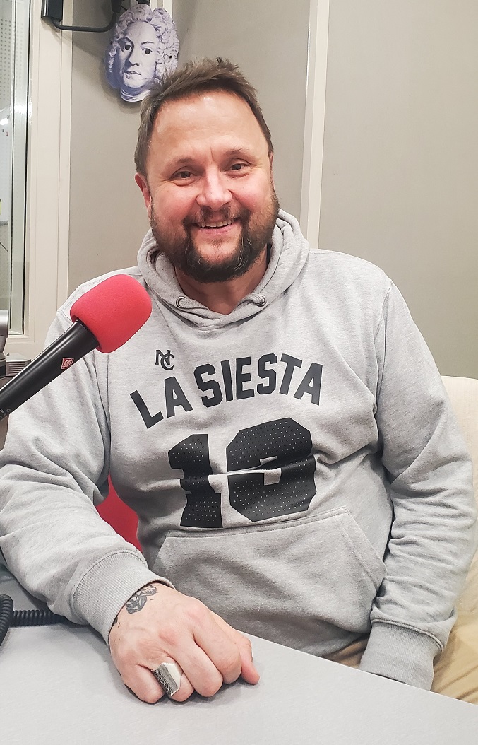 MecaDesOndes's tweet image. 🎧PODCAST
💬"En radio, ce qui m'intéresse, c'est de rencontrer des gens, anonymes ou pas, et de partager des choses avec eux".
📻Arnold raconte sa radio au micro de la Mécanique des Ondes.
A écouter ci-dessous, et sur vos plateformes de podcast 🔽
lamecaniquedesondes.com/mecanique-n93-…