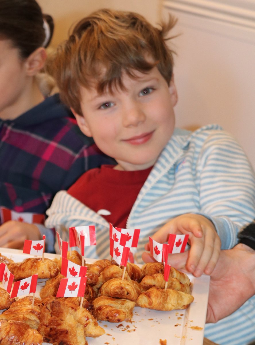 AshfoldSchool's tweet image. ✈️ Form 1 Passport Day – Canada! ✈️

Form 1 explored Canada today! From ordering breakfast in French to making dreamcatchers and dressing in red &amp;amp; white, they embraced the adventure in true Ashfold style! 🍁

#WeAreAshfold #ExploringCanada #LearningThroughFun #CulturalAdventure