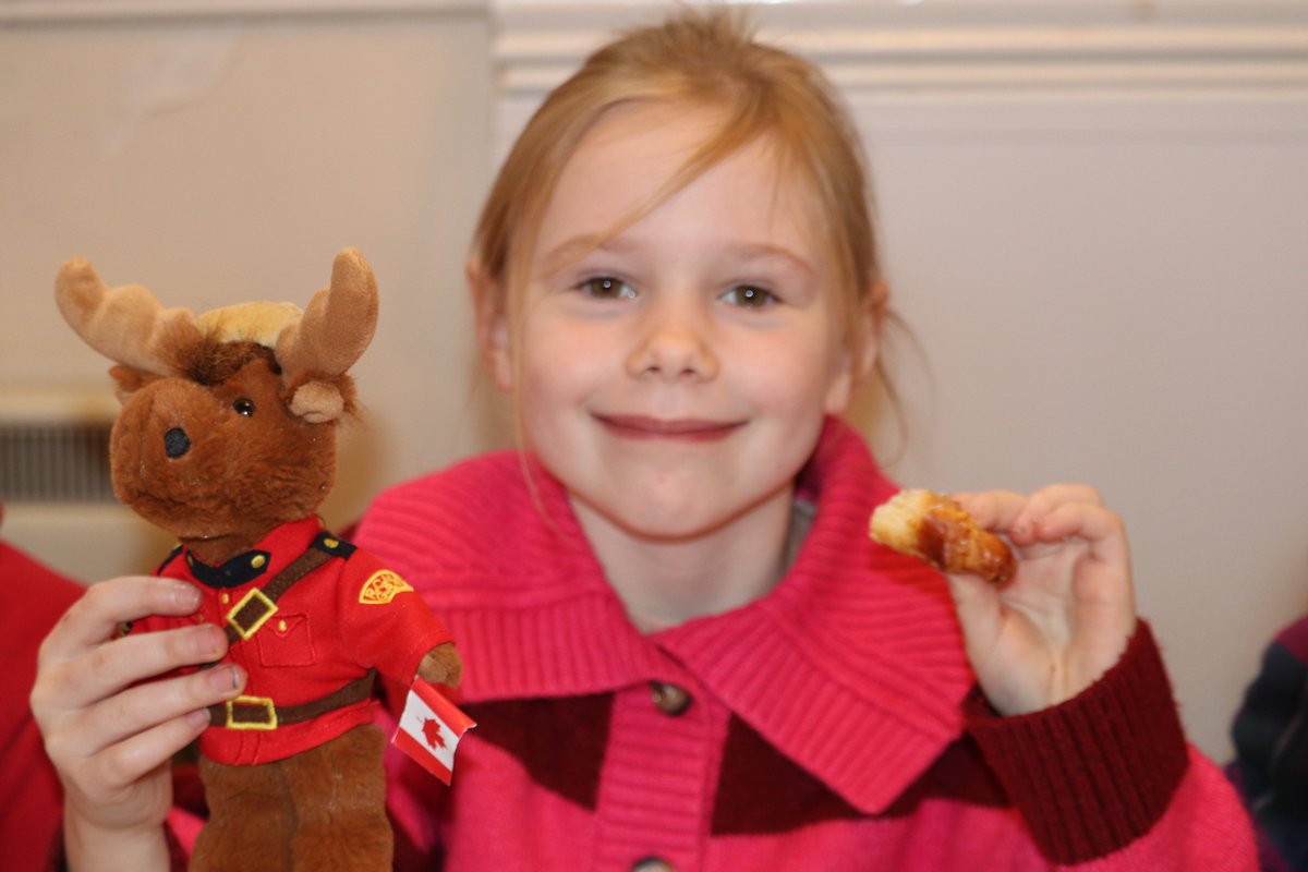 AshfoldSchool's tweet image. ✈️ Form 1 Passport Day – Canada! ✈️

Form 1 explored Canada today! From ordering breakfast in French to making dreamcatchers and dressing in red &amp;amp; white, they embraced the adventure in true Ashfold style! 🍁

#WeAreAshfold #ExploringCanada #LearningThroughFun #CulturalAdventure