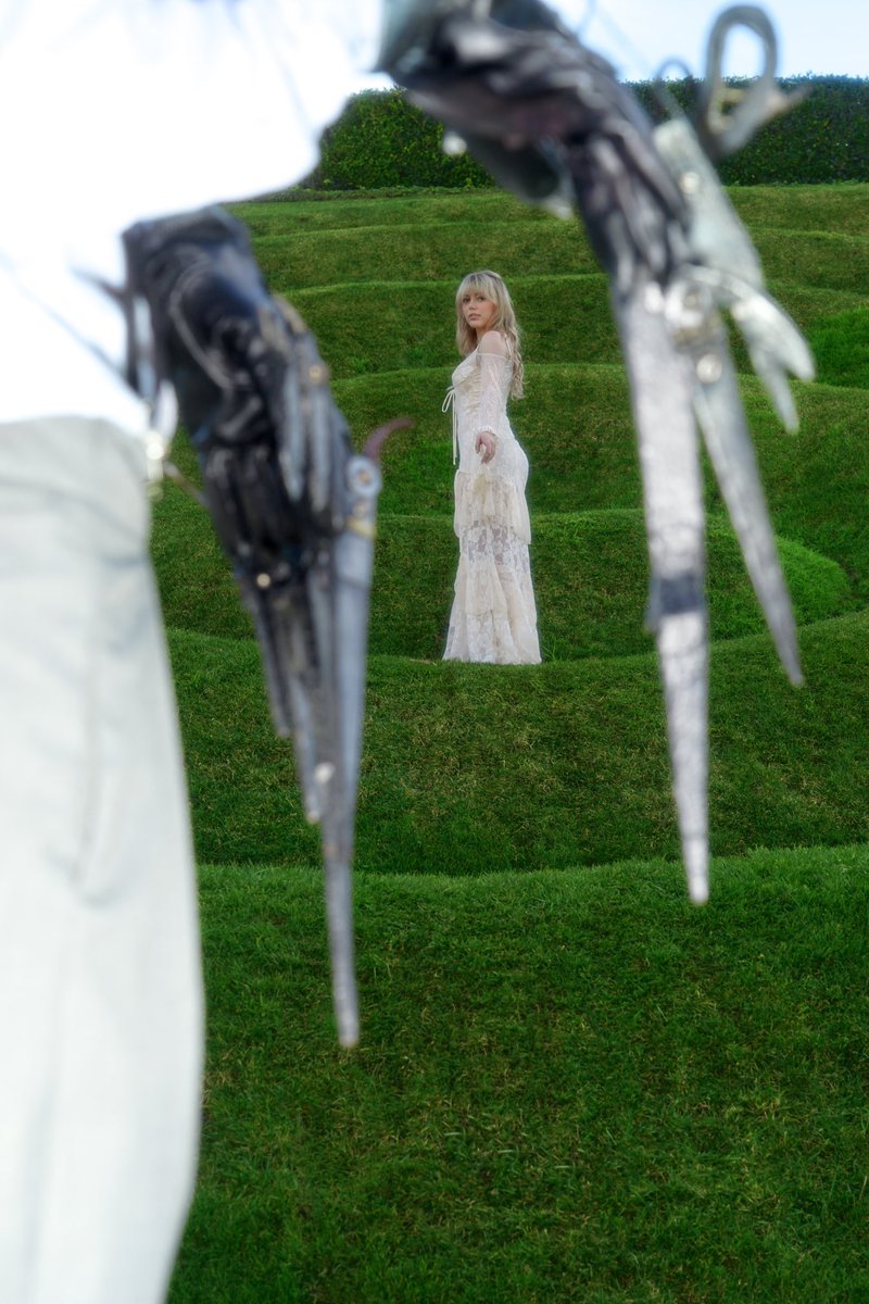 Grace Van Dien tweet media