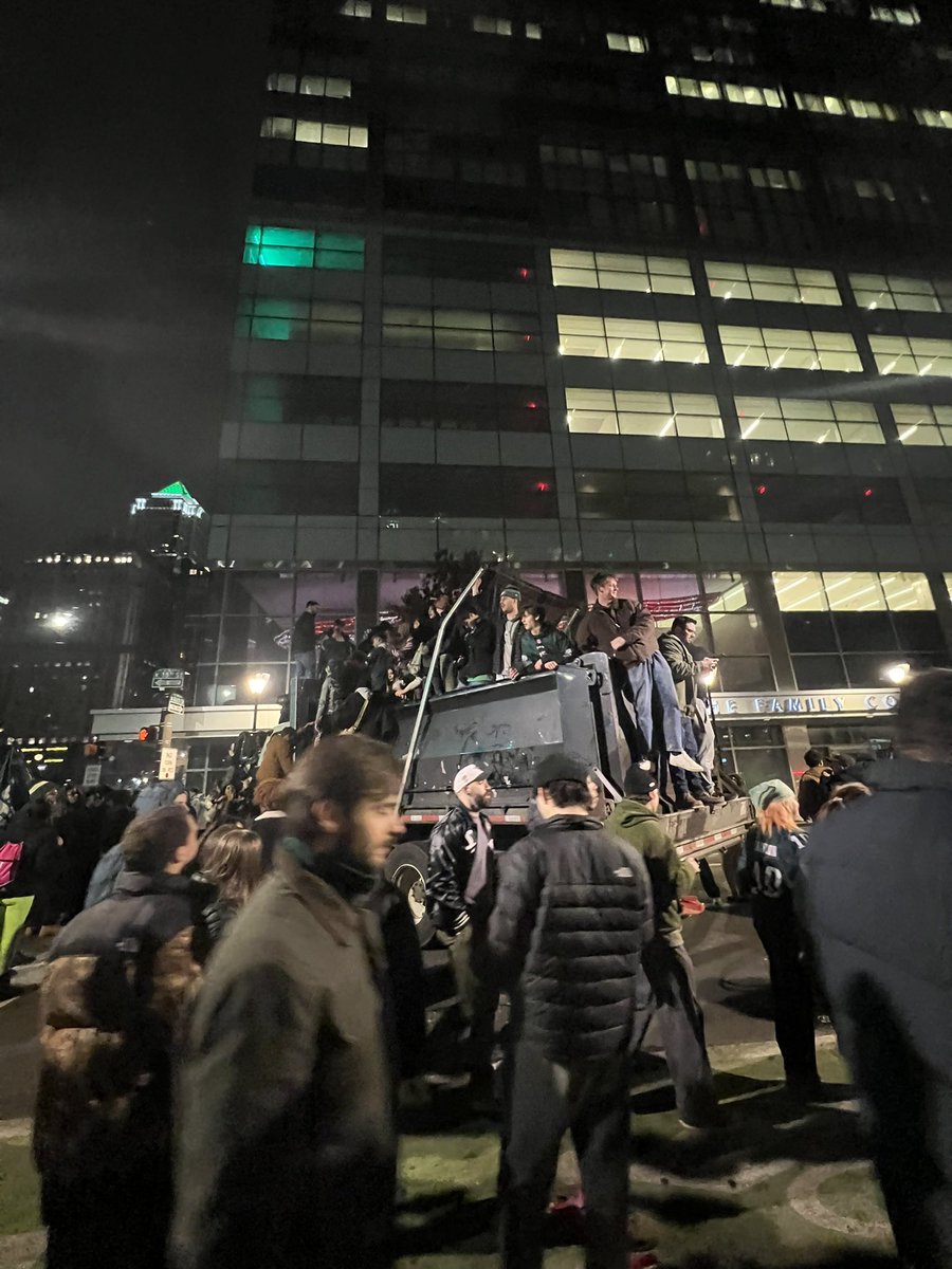 Let the crazy start!
#phillypride
#EaglesParade 
#GoBirds
#SuperBowlLIX
#FlyEaglesFly