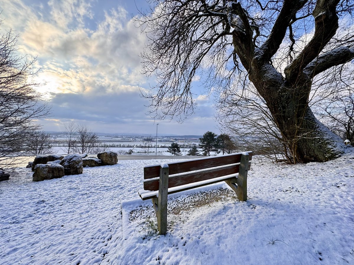 brunello1950's tweet image. Morgen und Abend des 14.2.25 nach dem leichten Schneefall!