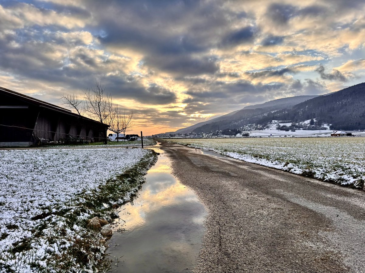 brunello1950's tweet image. Morgen und Abend des 14.2.25 nach dem leichten Schneefall!