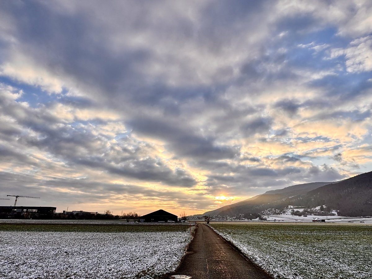 brunello1950's tweet image. Morgen und Abend des 14.2.25 nach dem leichten Schneefall!