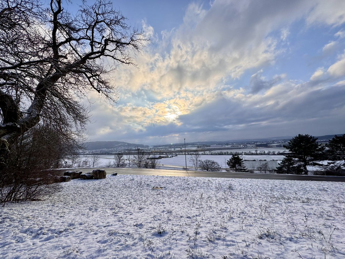 brunello1950's tweet image. Morgen und Abend des 14.2.25 nach dem leichten Schneefall!