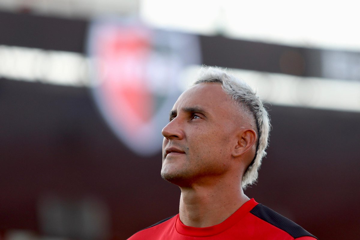 "Me tocó jugar muchos clásicos, como el Madrid - Barcelona, son lindas historias que tengo para contar, pero este clásico es el mas importante de mi carrera."

Keylor entendió todo.