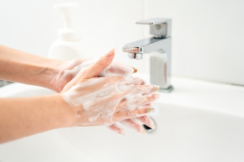 Norovirus is an illness that spreads easily during colder weather when we spend more time indoors. Protect your family by washing your hands with soap and water, especially before eating or handling food. More norovirus prevention tips: ow.ly/3sLo50UVJVB