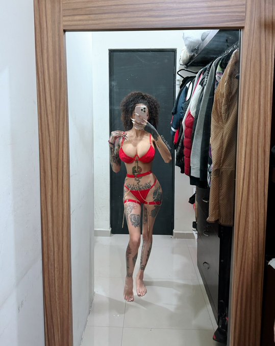 Watch Kɪᴛᴢɪᴀ Sᴜᴀʀᴇᴢ's leaked NSFW photo on TwXstars