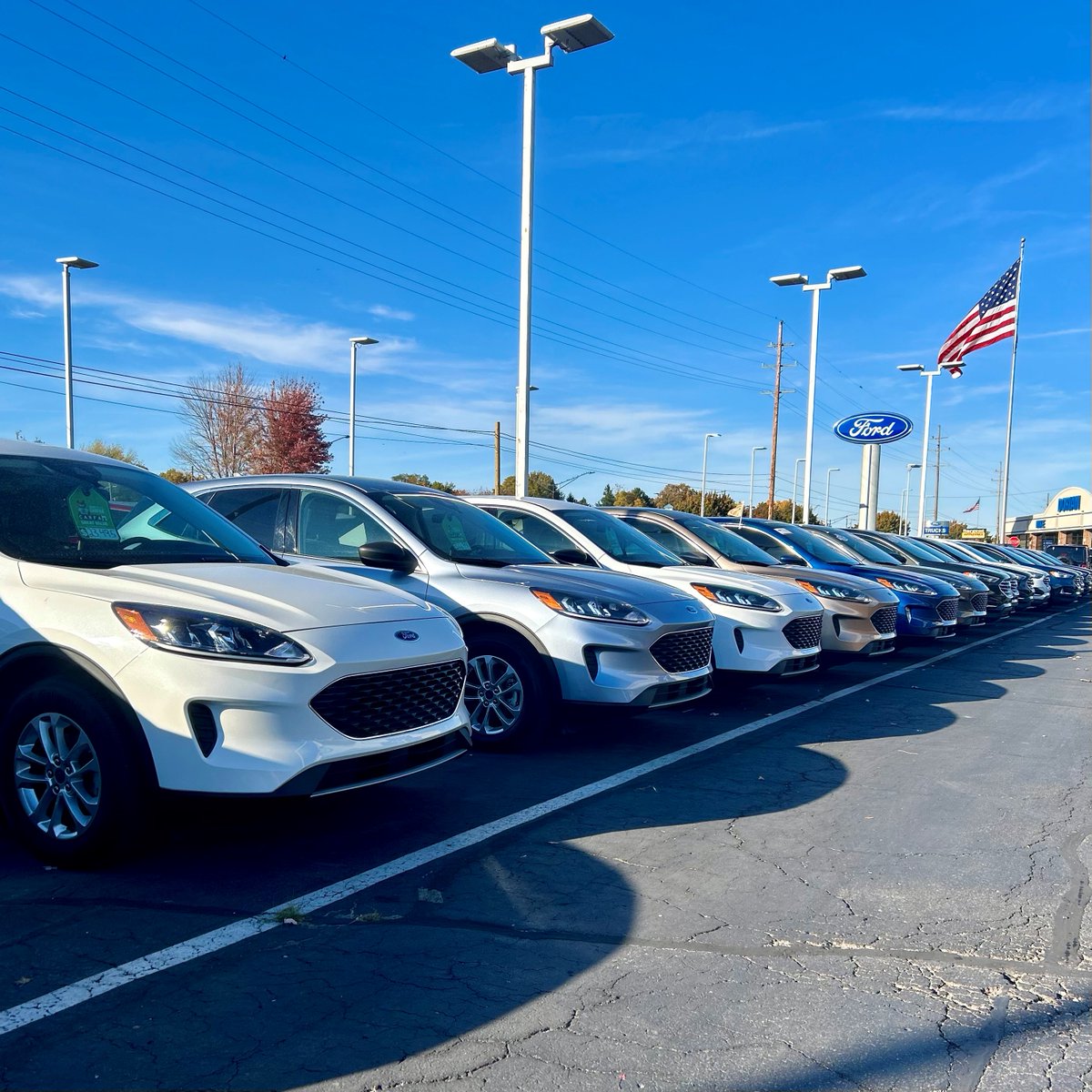 MikeDorianFord's tweet photo. Fall in love with our wide selection on over 150 used vehicles!🤩 We have a big selection of late-model sedans, SUVs, and trucks with low miles at a great price.😉

View our Certified Pre-Owned Vehicles here: https://t.co/ESMuxVBP4c

#Ford #DorianDeal #metrodetroit #carsdaily https://t.co/pPSSbNE1sc
