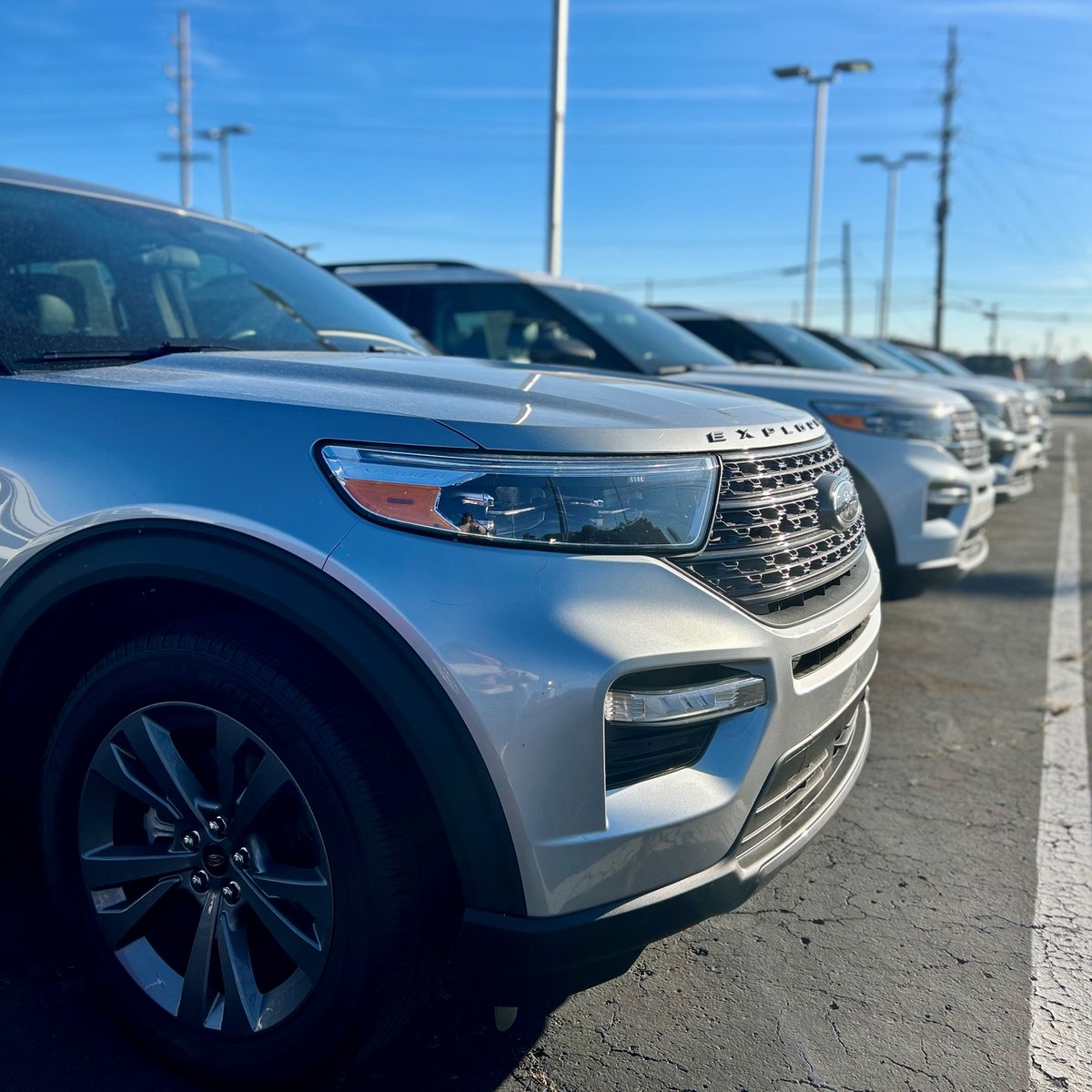 MikeDorianFord's tweet photo. Fall in love with our wide selection on over 150 used vehicles!🤩 We have a big selection of late-model sedans, SUVs, and trucks with low miles at a great price.😉

View our Certified Pre-Owned Vehicles here: https://t.co/ESMuxVBP4c

#Ford #DorianDeal #metrodetroit #carsdaily https://t.co/pPSSbNE1sc