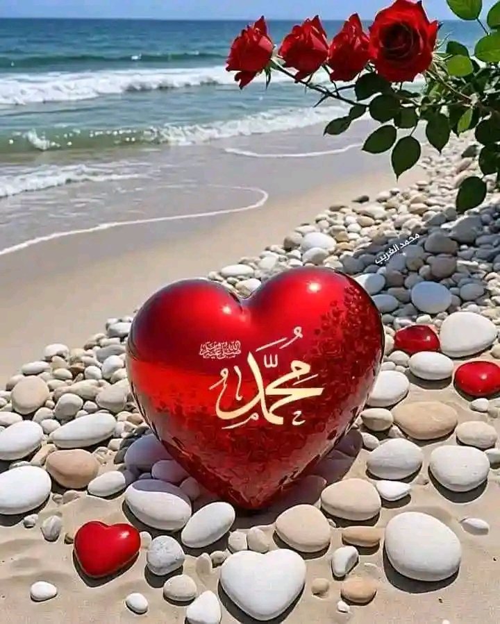 "كيف لك أن تحتل قلبي بكلِّ هذه الكثافة،
كيف لك أن تكون بي أكثر منِّي؟"