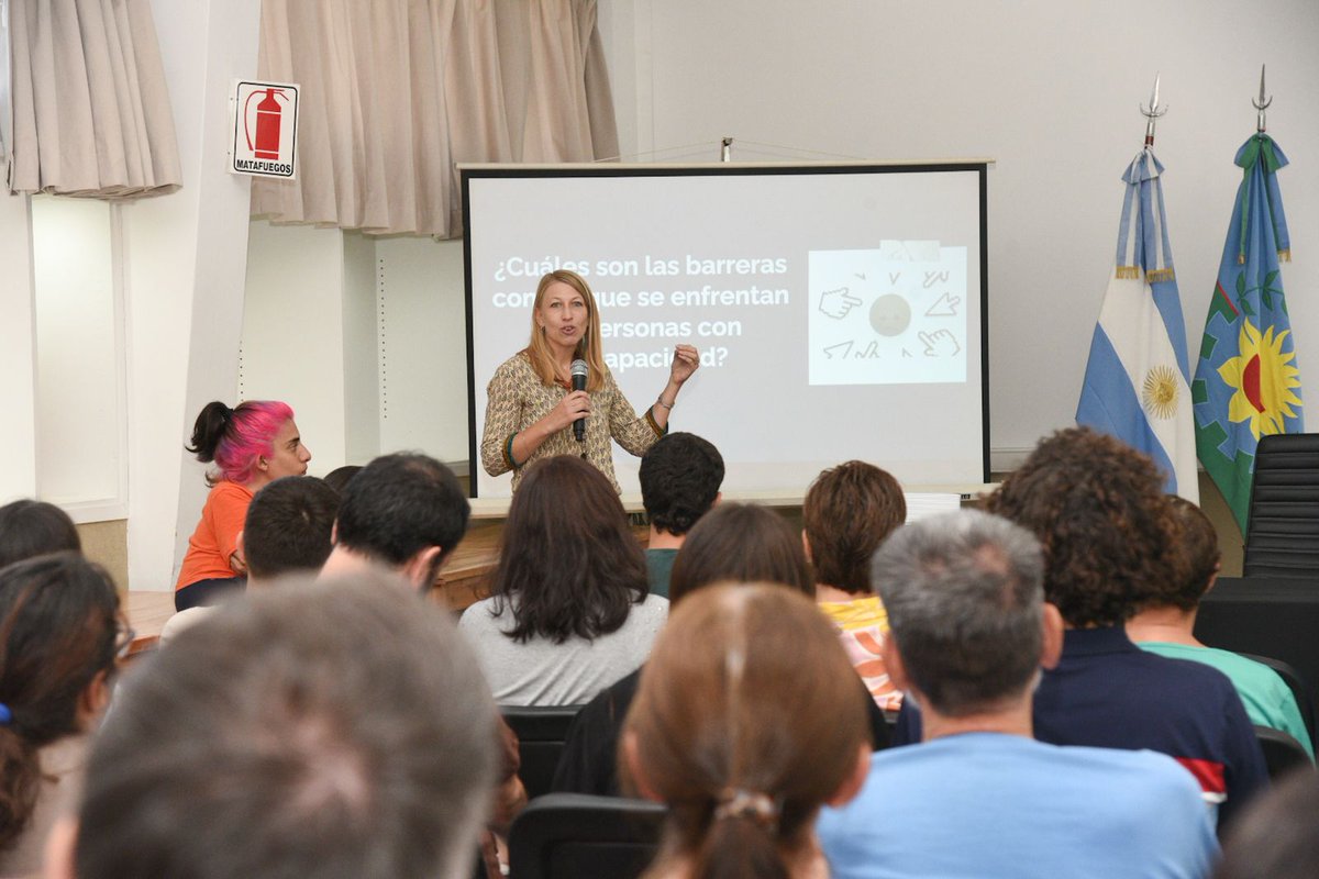 MinDesarrolloBA's tweet photo. Desde @BAProvincia trabajamos para fortalecer nuestra labor, repensar nuevas prácticas y seguir avanzando en la construcción de un Estado más accesible, inclusivo y comprometido con los derechos de todas las personas. https://t.co/eHyh0OZsmj