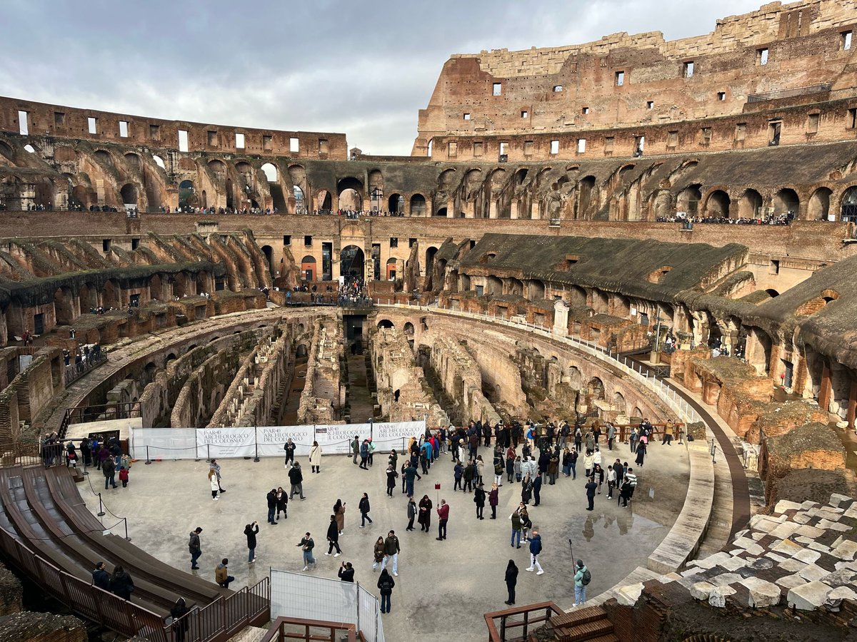 stcatherinessch's tweet image. A wonderful tour of the Colesseum and Roman Forum and a delicious lunch of pasta and pizza. 😍 What an amazing way to spend Valentine&apos;s Day! 💕 Even the rain can&apos;t dampen our happy time. 🎀 #SCSdeedsnotwords #SCSGirlsEducation #SCSSixthForm