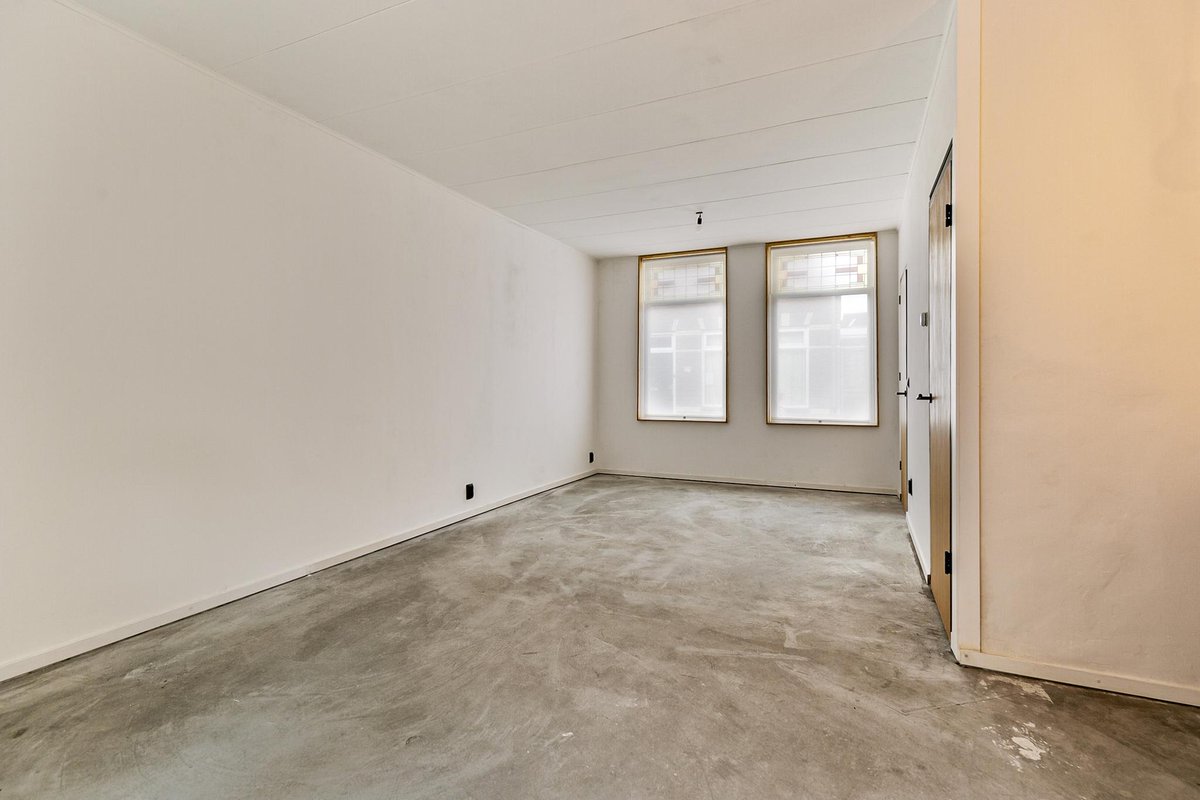 Sfeervolle, instapklare hoekwoning met nieuwe fundering en uitbouw, gelegen op een steenworp afstand van het bruisende Zaanse stadshart.

 mve.to/76WaVRzI3U #deBreeMakelaardijZaanstad #Verkocht #Zaandam