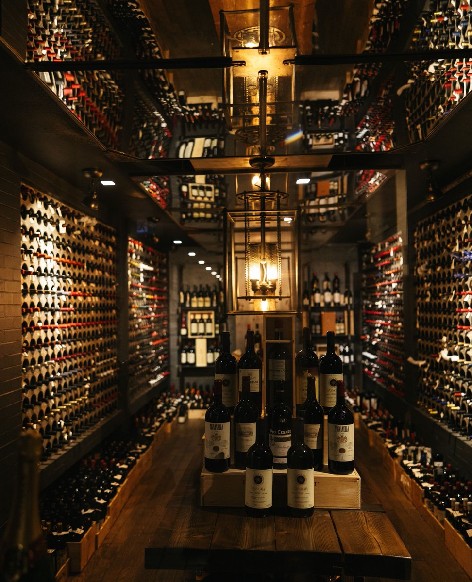 Make the most of Valentine’s Day weekend with a perfect pour and an unforgettable evening at BlueBlood ❤️

Reservations at BlueBloodSteakhouse.com⁠
⁠

#BlueBloodSteakhouse #ValentinesWeekend #FineWine #TorontoDining
