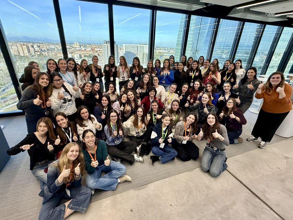 📣 “Hoy la #Innovación es la palabra mágica y todos podemos ser innovadores”
Magistral la clase de <a href="/mbenjucv/">Maria Benjumea</a> fundadora y pta. De <a href="/south_summit/">South Summit</a>, el gigante ecosistema que reúne cada año a 40.000 startaperos/as en la 3️⃣ jornada de #ChicasImparables