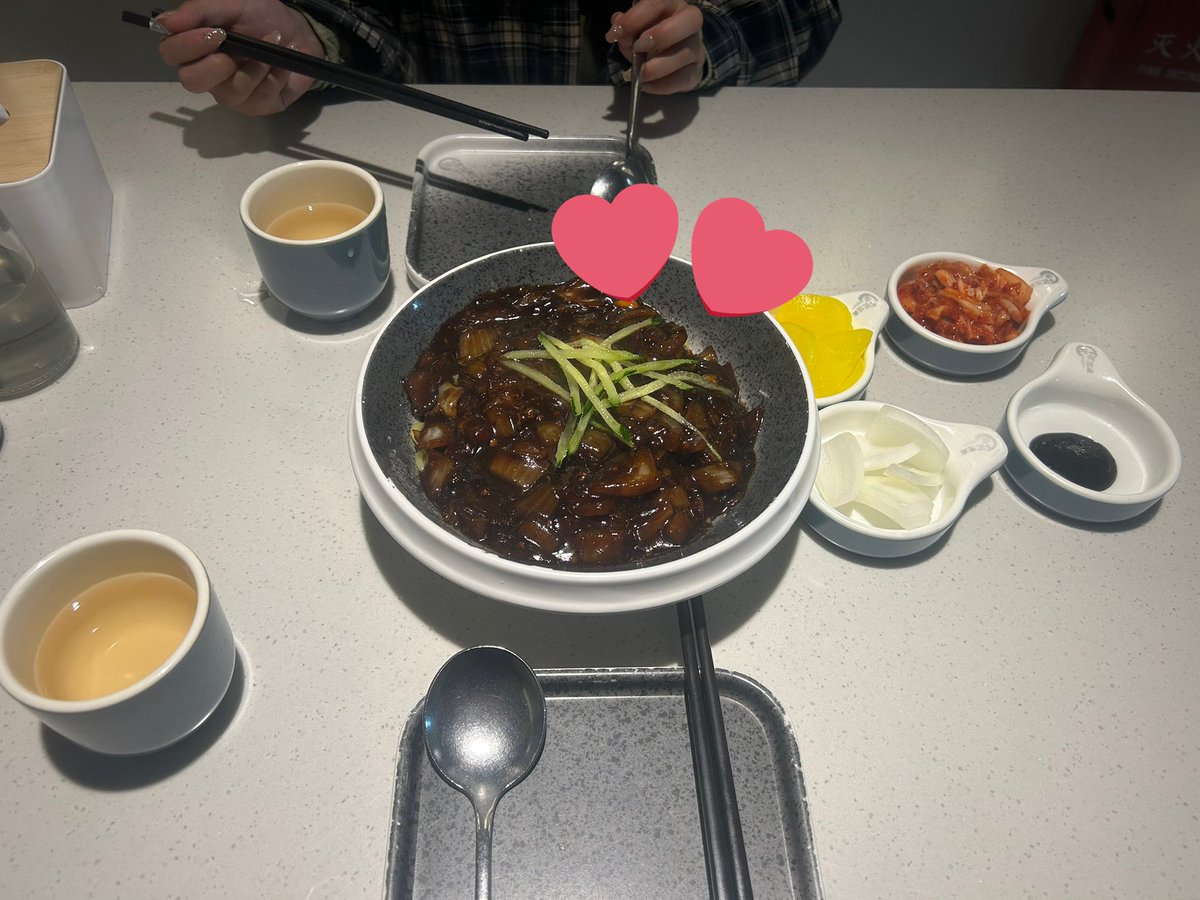 shayaka_1006's tweet photo. 上海🇨🇳
明日サイン会～😍 https://t.co/8Mk9ENbmqi